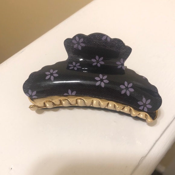 Accessories - Floral hair clip NWOT